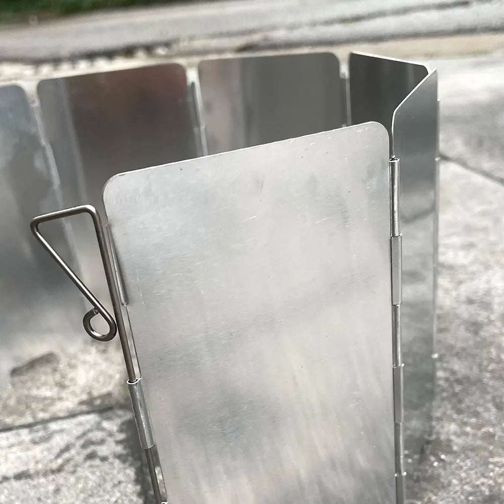 Foldable Windshield for Gas Stove – Wind Protection for Cooking During Emergencies or Outdoor Use, perfect for camping.